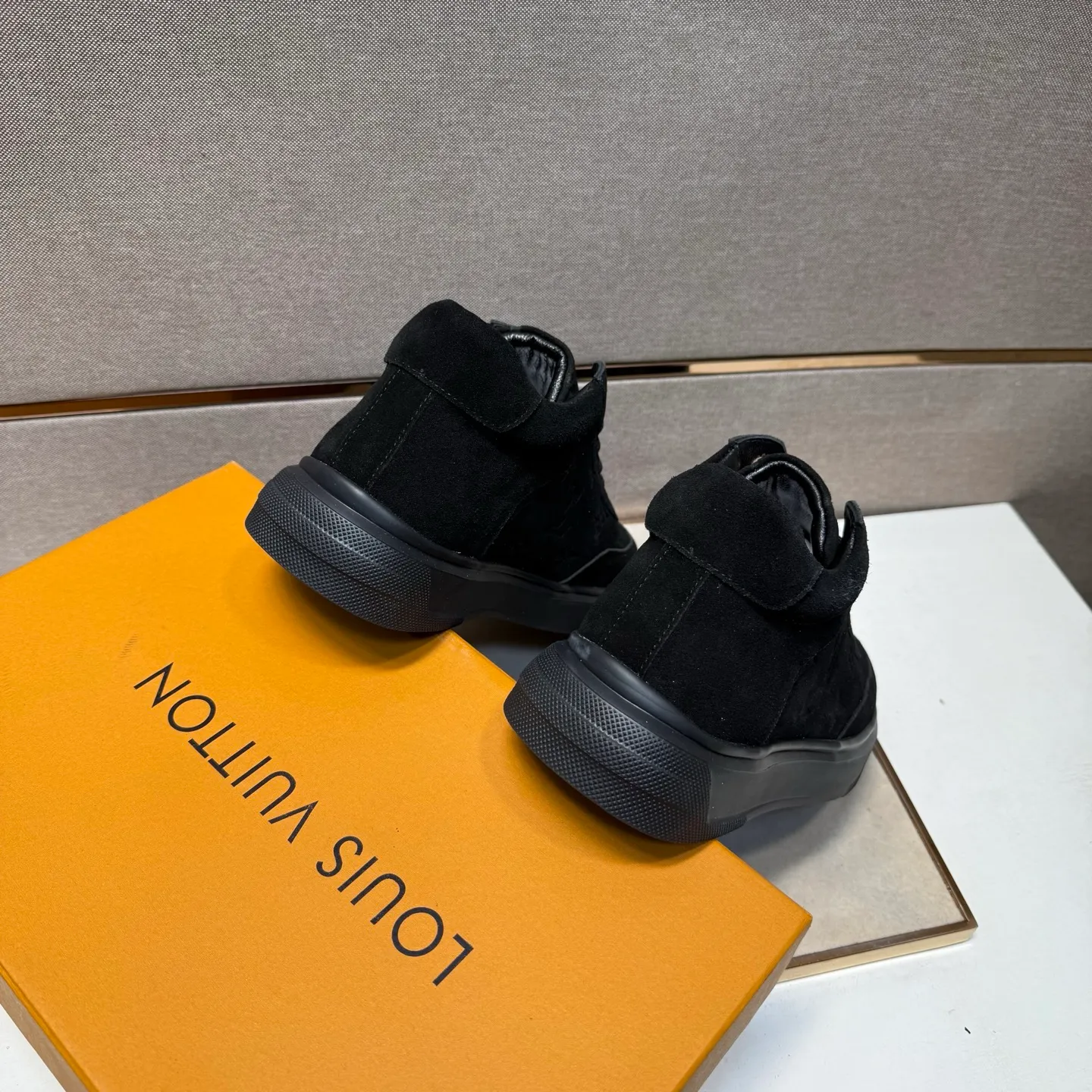 Men's men's shoes 💰pp420 [LV～] Men's casual shoes 2025z cabinet sales simultaneously 🔶Size: 38-44#️⃣ 🔷3 colors🔜The upper is made of multi-material splicing ➕Genuine leather lining, comfortable and breathable, sole: original comfortable and wear-resistant outsole, ⚠️real thing📱photographed🎬real thing is better📢📢📢